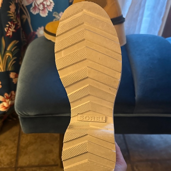 Sorel Yellow Ankle Boots - Picture 2 of 7